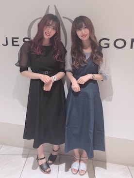 「MAJESTIC LEGON（マジェスティックレゴン）のアイテム（ジャンパースカート）」を使った、マジェスティックレゴン天王寺ミオ店スタッフさん（レディース・156cm）の春コーディネート