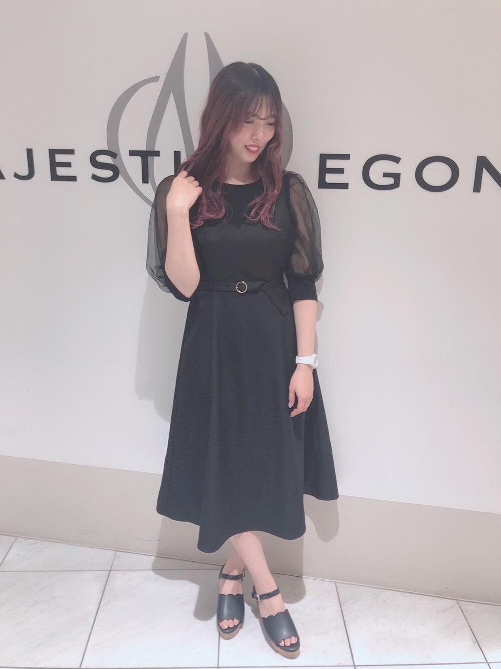 「ワントーンコーデ、ブラックコーデ、ジャンスカ、サンダル、MAJESTIC LEGON、オーガンジー、スカラップ、マジェスティックレゴン」｜「MAJESTIC LEGONのアソートスカラップサンダル（サンダル、ブラック系）」を使った、マジェスティックレゴン天王寺ミオ店スタッフさん（レディース・156cm）の春コーディネートの1枚目の写真