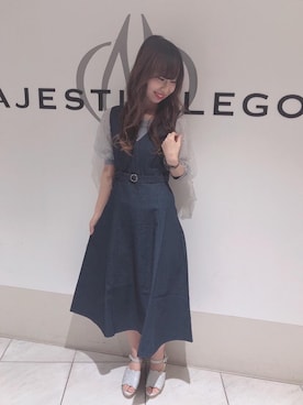 「MAJESTIC LEGON（マジェスティックレゴン）のアイテム（ジャンパースカート）」を使った、マジェスティックレゴン天王寺ミオ店スタッフさん（レディース・156cm）の春コーディネート