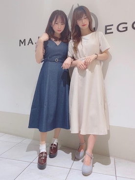 「MAJESTIC LEGON（マジェスティックレゴン）のアイテム（ジャンパースカート）」を使った、マジェスティックレゴン天王寺ミオ店スタッフさん（レディース・156cm）の春コーディネート