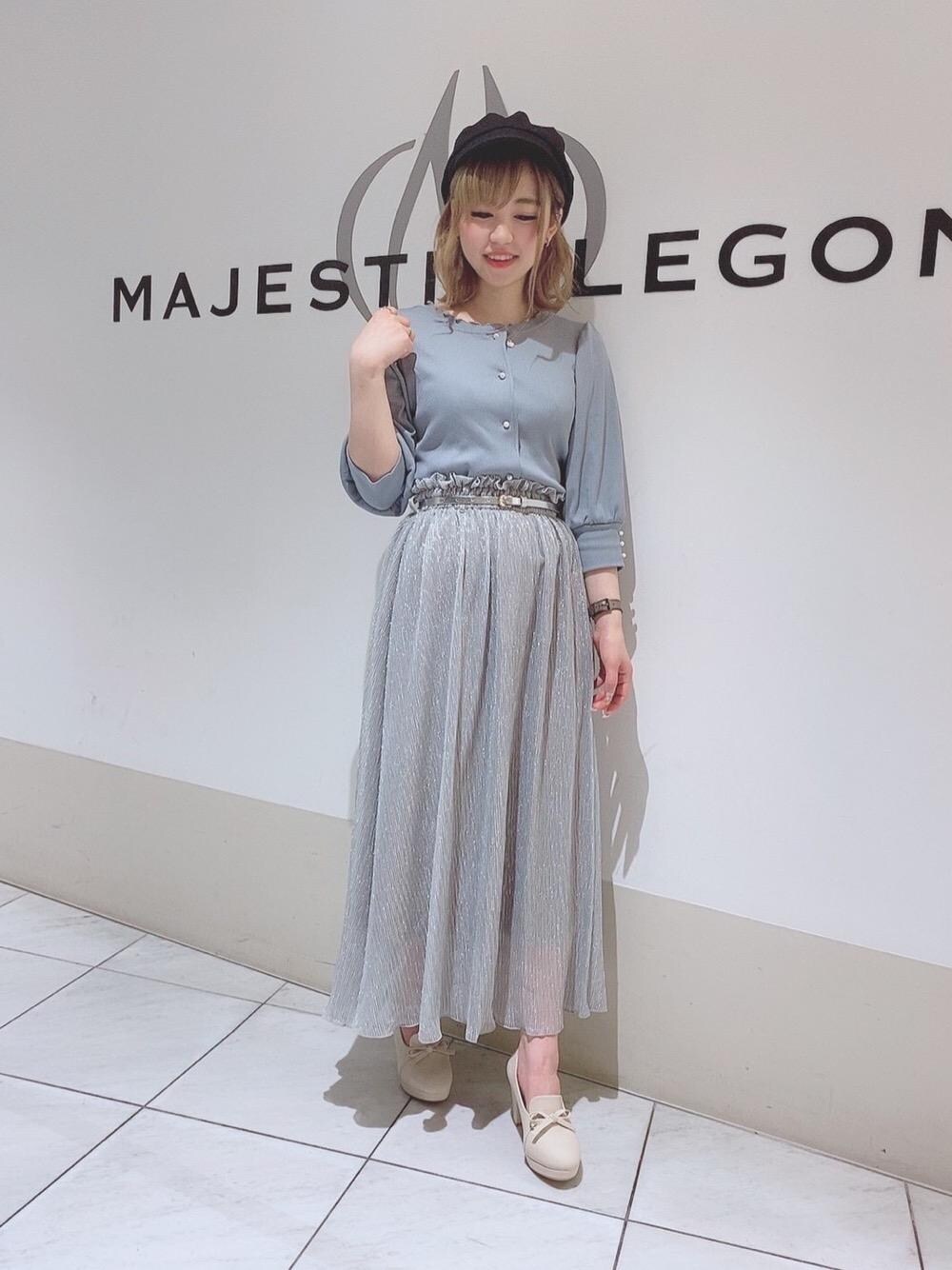 「パンプス、トップス、MAJESTIC LEGON、ショッピング、ブルーコーデ、ラメスカート、マジェスティックレゴン、リボンパンプス、キラキラスカート」｜「MAJESTIC LEGONのリボンパンプス（パンプス、ホワイト系）」を使った、マジェスティックレゴン天王寺ミオ店スタッフさん（レディース・156cm）の夏コーディネートの1枚目の写真