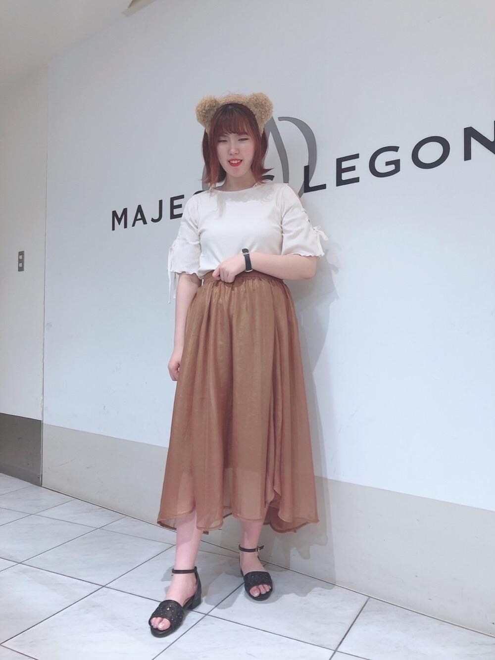 「スカート、トップス、チュールスカート、レースアップ、サンダル、MAJESTIC LEGON、マジェスティックレゴン、肩あきトップス、キラキラスカート、チュールサンダル」｜「MAJESTIC LEGONのチュールローヒールサンダル（サンダル、ブラック系）」を使った、マジェスティックレゴン天王寺ミオ店スタッフさん（レディース・156cm）の夏コーディネートの1枚目の写真