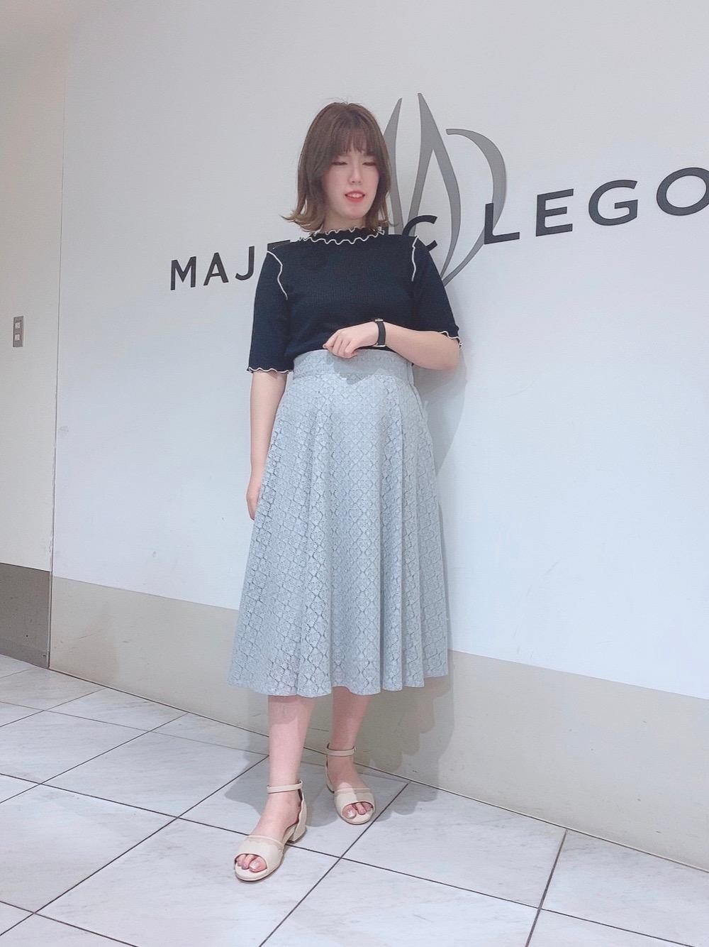 「スカート、チュール、レース、トップス、サンダル、ローヒール、MAJESTIC LEGON、マジェスティックレゴン、メロウ」｜「MAJESTIC LEGONのシアースカラップサンダル（サンダル、ホワイト系）」を使った、マジェスティックレゴン天王寺ミオ店スタッフさん（レディース・156cm）の夏コーディネートの1枚目の写真