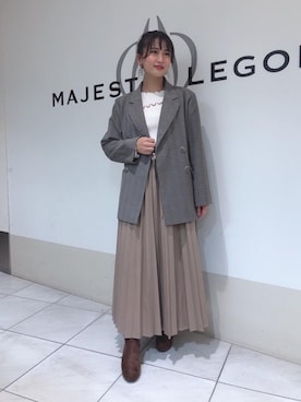 「MAJESTIC LEGON（マジェスティックレゴン）のアイテム（テーラードジャケット）」を使った、マジェスティックレゴン天王寺ミオ店スタッフさん（レディース・156cm）の秋コーディネート