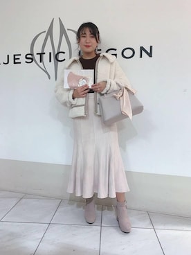 「白スカート」｜「アイテム（その他アウター）」を使った、マジェスティックレゴン天王寺ミオ店スタッフさん（レディース・156cm）の秋コーディネート