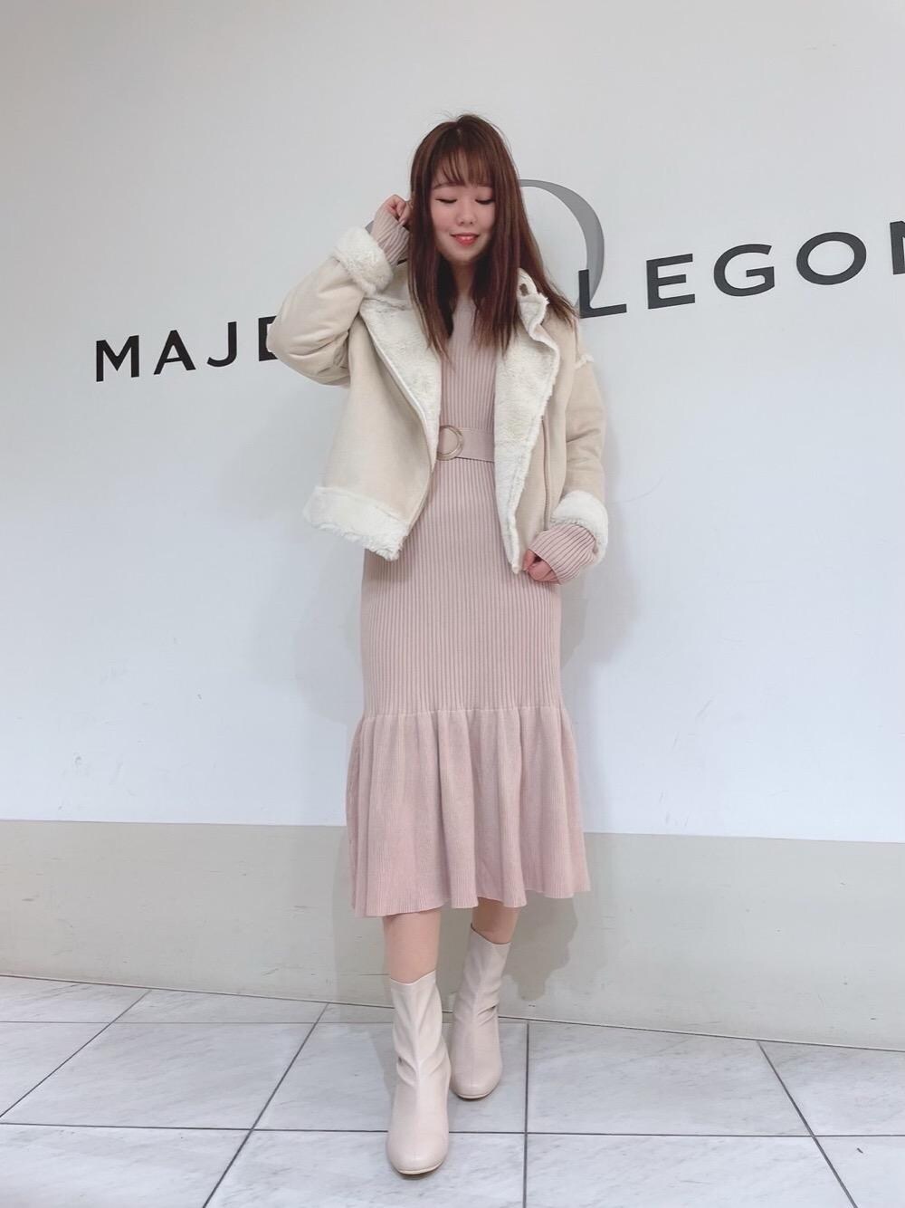 「ファー、ワンピース、ブーツ、ニットワンピ、ピンク、ライダース、大人、MAJESTIC LEGON、マジェスティックレゴン、マーメイドワンピース」｜「MAJESTIC LEGONのフェイクスエードファーライダース（ライダースジャケット、ホワイト系）」を使った、マジェスティックレゴン天王寺ミオ店スタッフさん（レディース・156cm）の冬コーディネートの1枚目の写真