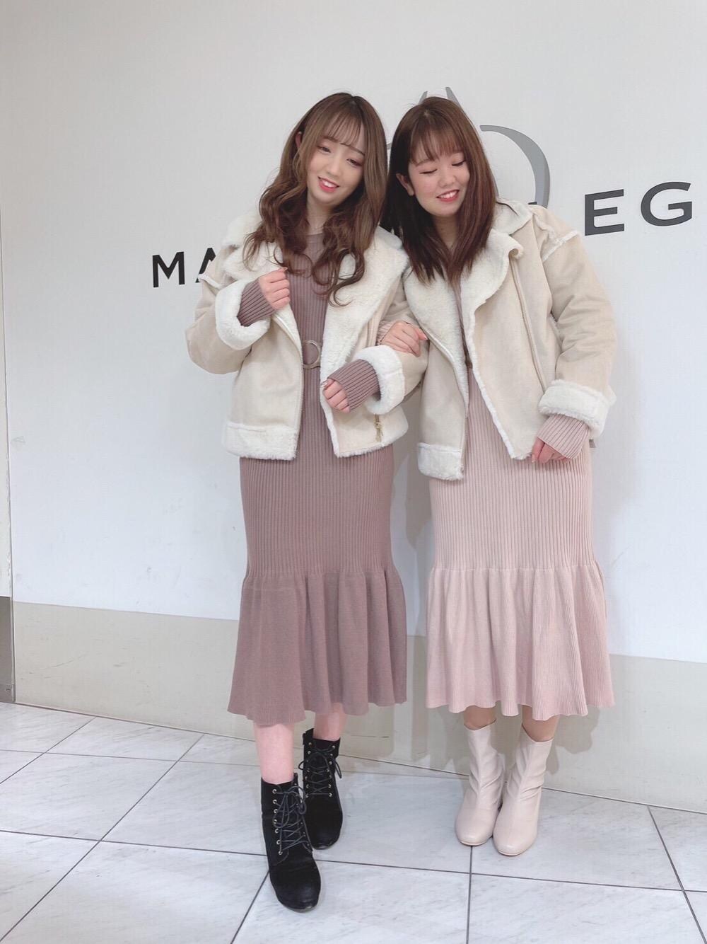 「ライダース、ショートブーツ、ニットワンピース、デート、フェイクムートン、クリスマス、ロングワンピース、MAJESTIC LEGON、マーメイド、マジェスティックレゴン」｜「MAJESTIC LEGONのレースアップブーツ（ブーツ、ブラック系）」を使った、マジェスティックレゴン天王寺ミオ店スタッフさん（レディース・156cm）の冬コーディネートの1枚目の写真
