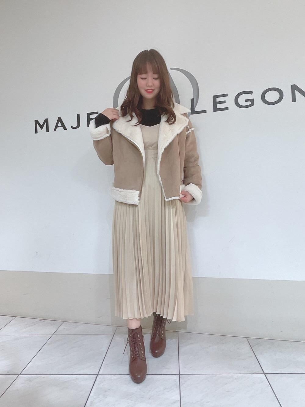 「ニット、アウター、ワンピース、ブーツ、ライダース、トップス、MAJESTIC LEGON、マジェスティックレゴン、キャミワンピース、パワショル」｜「MAJESTIC LEGONのレースアップブーツ（ブーツ、ブラウン系）」を使った、マジェスティックレゴン天王寺ミオ店スタッフさん（レディース・156cm）の冬コーディネートの1枚目の写真