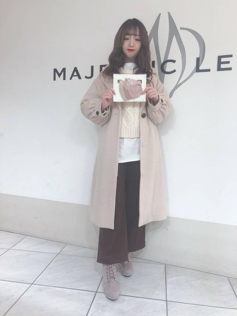 「パンツ、レイヤード、カラーパンツ、ケーブルニット、ショートブーツ、ロングコート、セール、チェックコート、MAJESTIC LEGON、マジェスティックレゴン」｜「MAJESTIC LEGONのレースアップブーツ（ブーツ、ベージュ系）」を使った、マジェスティックレゴン天王寺ミオ店スタッフさん（レディース・156cm）の冬コーディネートの1枚目の写真