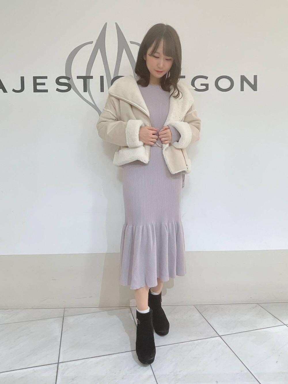 「ライダース、ショートブーツ、冬コーデ、ニットワンピース、フェイクムートン、ロングワンピース、MAJESTIC LEGON、マーメイド、マジェスティックレゴン」｜「MAJESTIC LEGONのサイドビットブーツ（ブーツ、ブラック系）」を使った、マジェスティックレゴン天王寺ミオ店スタッフさん（レディース・155cm）の冬コーディネートの1枚目の写真