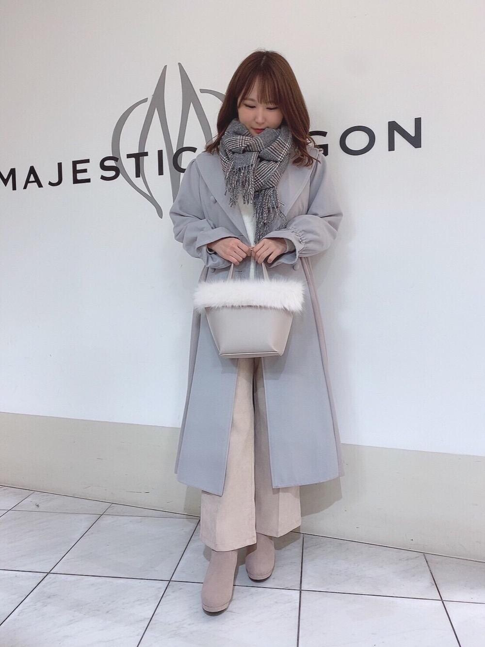 「コート、ニット、アウター、パンツ、ブーツ、セール、MAJESTIC LEGON、ショッピング、再値下げ、マジェスティックレゴン」｜「MAJESTIC LEGONのサイドビットブーツ（ブーツ、ベージュ系）」を使った、マジェスティックレゴン天王寺ミオ店スタッフさん（レディース・155cm）の冬コーディネートの1枚目の写真