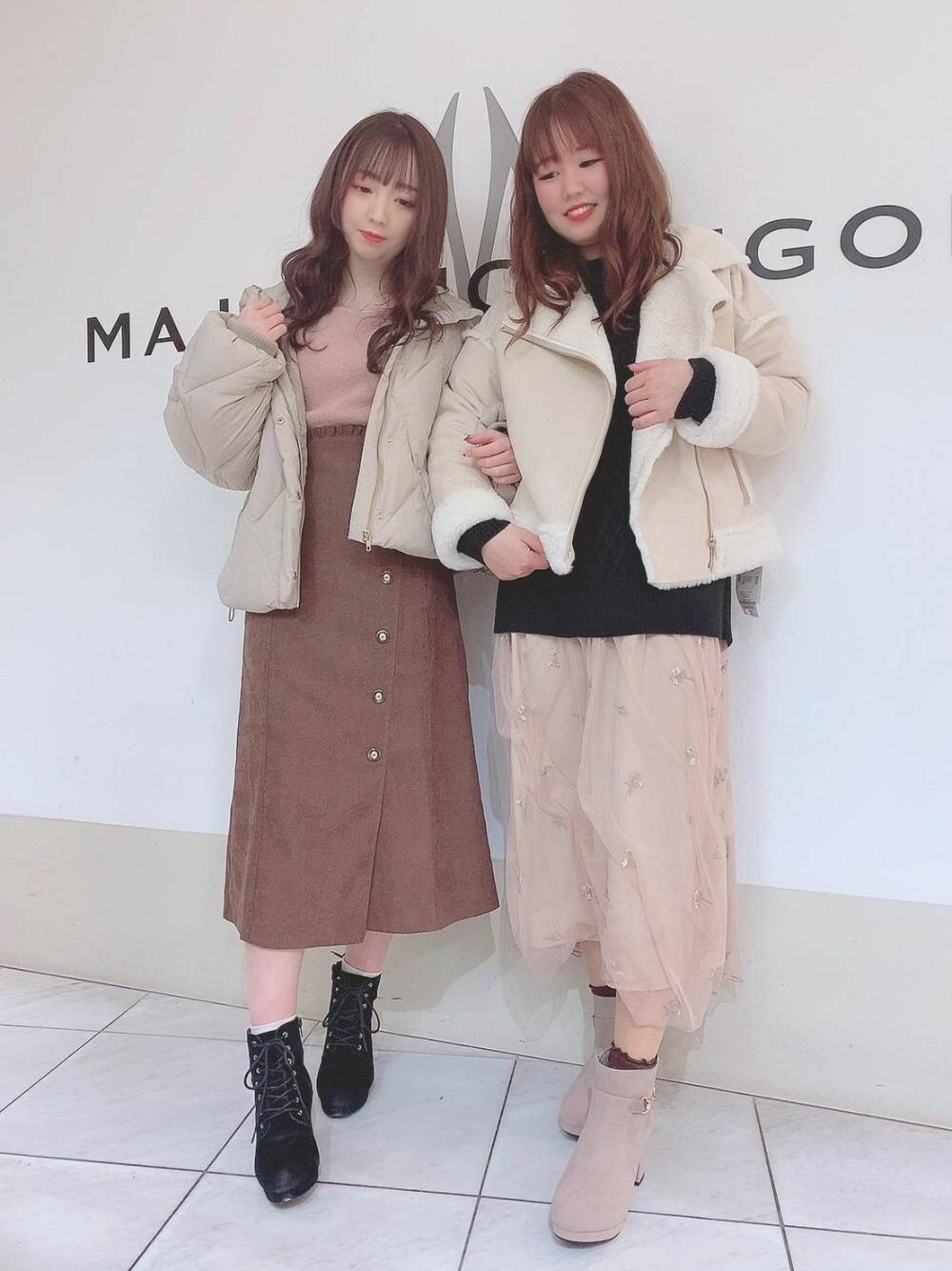 「スカート、ライダース、チュールスカート、ロングニット、フェイクムートン、セール、春、MAJESTIC LEGON、マジェスティックレゴン、ラメニット」｜「MAJESTIC LEGONのレースアップブーツ（ブーツ、ブラック系）」を使った、マジェスティックレゴン天王寺ミオ店スタッフさん（レディース・156cm）の冬コーディネートの1枚目の写真