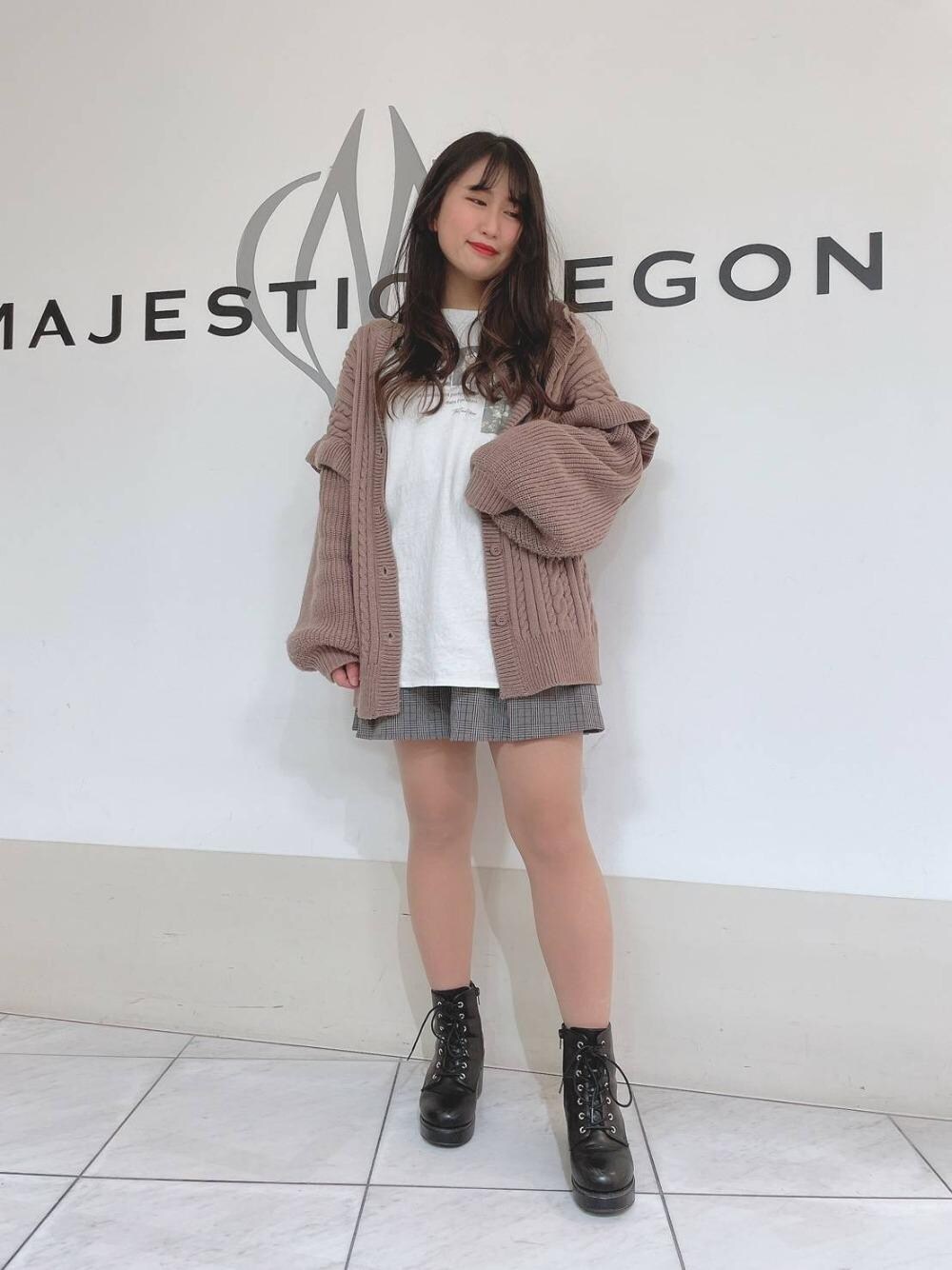 「ニット、ブーツ、ショートパンツ、セール、MAJESTIC LEGON、マジェスティックレゴン、モカ、お値下げ、マルチWAY、セール価格」｜「MAJESTIC LEGONのレースアップボリュームブーツ（ブーツ、ブラック系）」を使った、マジェスティックレゴン天王寺ミオ店スタッフさん（レディース・156cm）の冬コーディネートの1枚目の写真