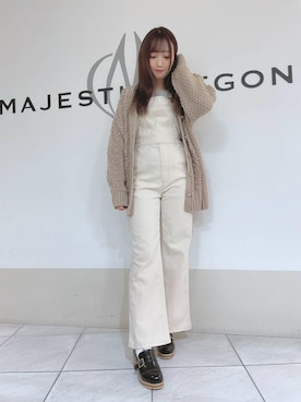 「アイボリー」｜「アイテム（サロペット/オーバーオール）」を使った、マジェスティックレゴン天王寺ミオ店スタッフさん（レディース・156cm）の冬コーディネート