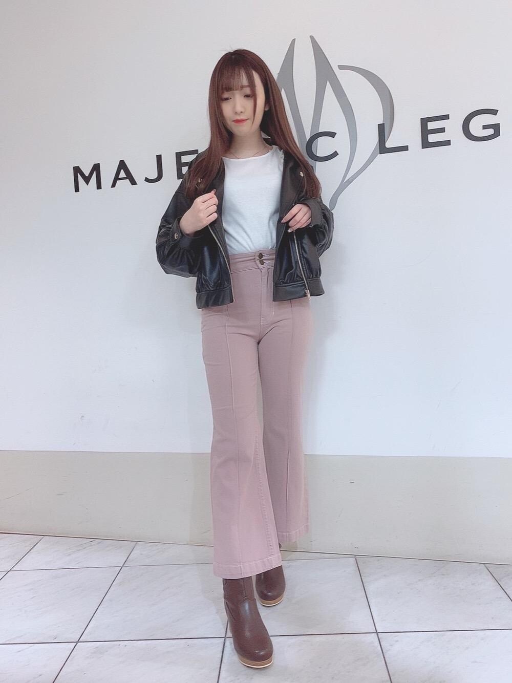 「アウター、パンツ、ブーツ、ピンク、ライダース、リボン、新作、MAJESTIC LEGON、春コーデ、マジェスティックレゴン」｜「MAJESTIC LEGONのバックレースアップレディパンツ（その他パンツ、ピンク系）」を使った、マジェスティックレゴン天王寺ミオ店スタッフさん（レディース・156cm）の冬コーディネートの1枚目の写真
