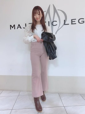 「白トップス」｜「アイテム（ライダースジャケット）」を使った、マジェスティックレゴン天王寺ミオ店スタッフさん（レディース・156cm）の冬コーディネート