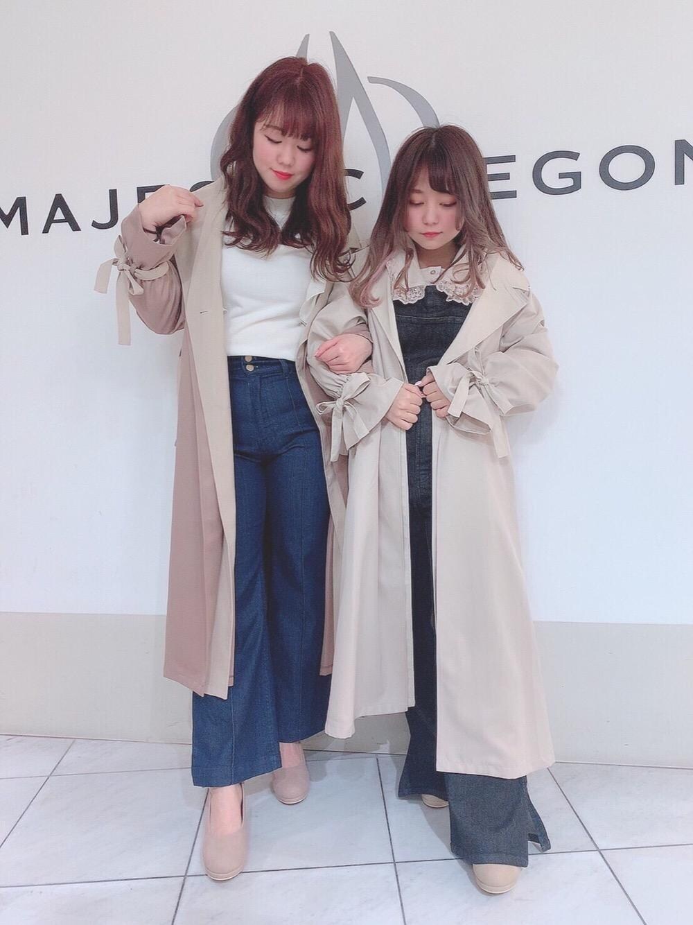 「パンツ、パンプス、トレンチコート、サロペット、トレンチ、トップス、MAJESTIC LEGON、マジェスティックレゴン、あざとかわいい、でにむ」｜「MAJESTIC LEGONの☆クリーミーフカフカパンプス（パンプス、ベージュ系）」を使った、マジェスティックレゴン天王寺ミオ店スタッフさん（レディース・156cm）の冬コーディネートの1枚目の写真