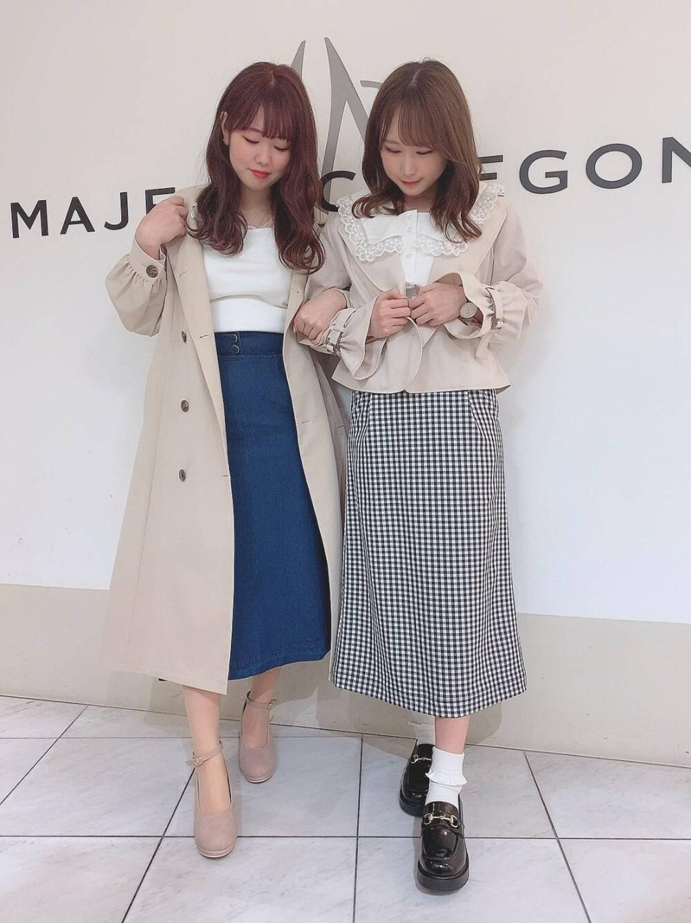 「スカート、トレンチコート、ショートトレンチ、トップス、シューズ、ギンガムチェック、MAJESTIC LEGON、マジェスティックレゴン、あざとかわいい、でにむ」｜「MAJESTIC LEGONのクロスゴムバレエシューズ（バレエシューズ、ピンク系）」を使った、マジェスティックレゴン天王寺ミオ店スタッフさん（レディース・156cm）の冬コーディネートの1枚目の写真