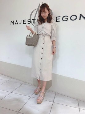 「MAJESTIC LEGON（マジェスティックレゴン）のスリムIラインスカート（スカート）」を使った、マジェスティックレゴン天王寺ミオ店スタッフさん（レディース・155cm）の春コーディネート