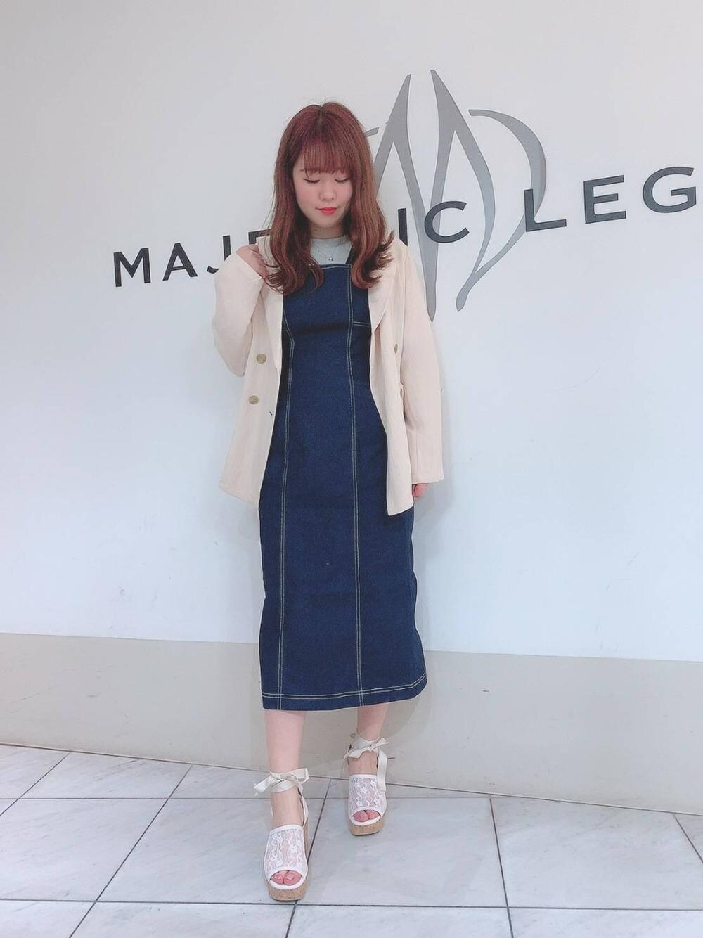 「ジャケット、サンダル、MAJESTIC LEGON、キャミワンピ、マジェスティックレゴン、バルーンスリーブ、あざとかわいい、でにむ、ぶるー、新作🤭」｜「MAJESTIC LEGONのアンクルリボンsetサンダル（サンダル、ホワイト系）」を使った、マジェスティックレゴン天王寺ミオ店スタッフさん（レディース・159cm）の春コーディネートの1枚目の写真