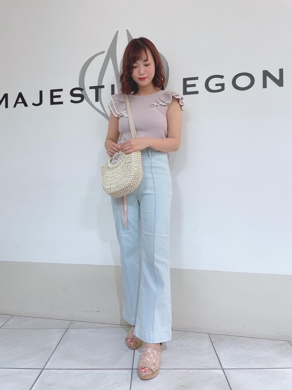 「ガーリー、スリムパンツ、MAJESTIC LEGON、フリルニット、マジェスティックレゴン、レースインナー、アシメニット、カゴバッグ、新作🤭、エンブロイダリーシアーサンダル」｜「MAJESTIC LEGONのエンブロイダリーシアーサンダル（サンダル、ベージュ系）」を使った、マジェスティックレゴン天王寺ミオ店スタッフさん（レディース・155cm）の夏コーディネートの1枚目の写真