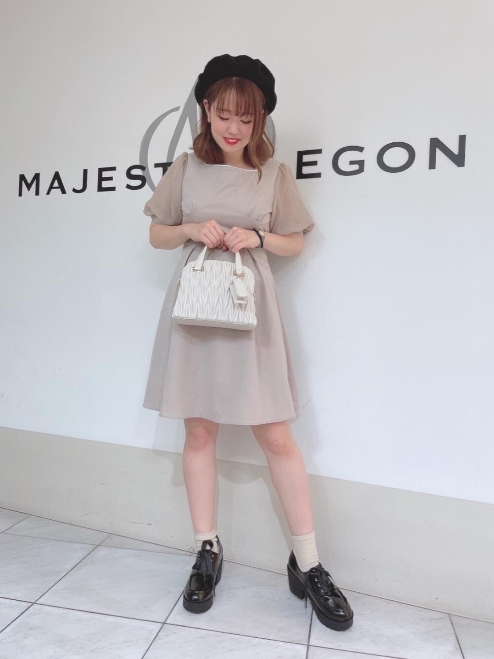 「ワンピース、ベレー帽、シューズ、バック、MAJESTIC LEGON、ミニワンピ、マジェスティックレゴン、量産、ボリュームヒール、あざとかわいい」｜「MAJESTIC LEGONのパーソナルカラータンク（タンクトップ、ピンク系）」を使った、マジェスティックレゴン天王寺ミオ店スタッフさん（レディース・159cm）の夏コーディネートの1枚目の写真