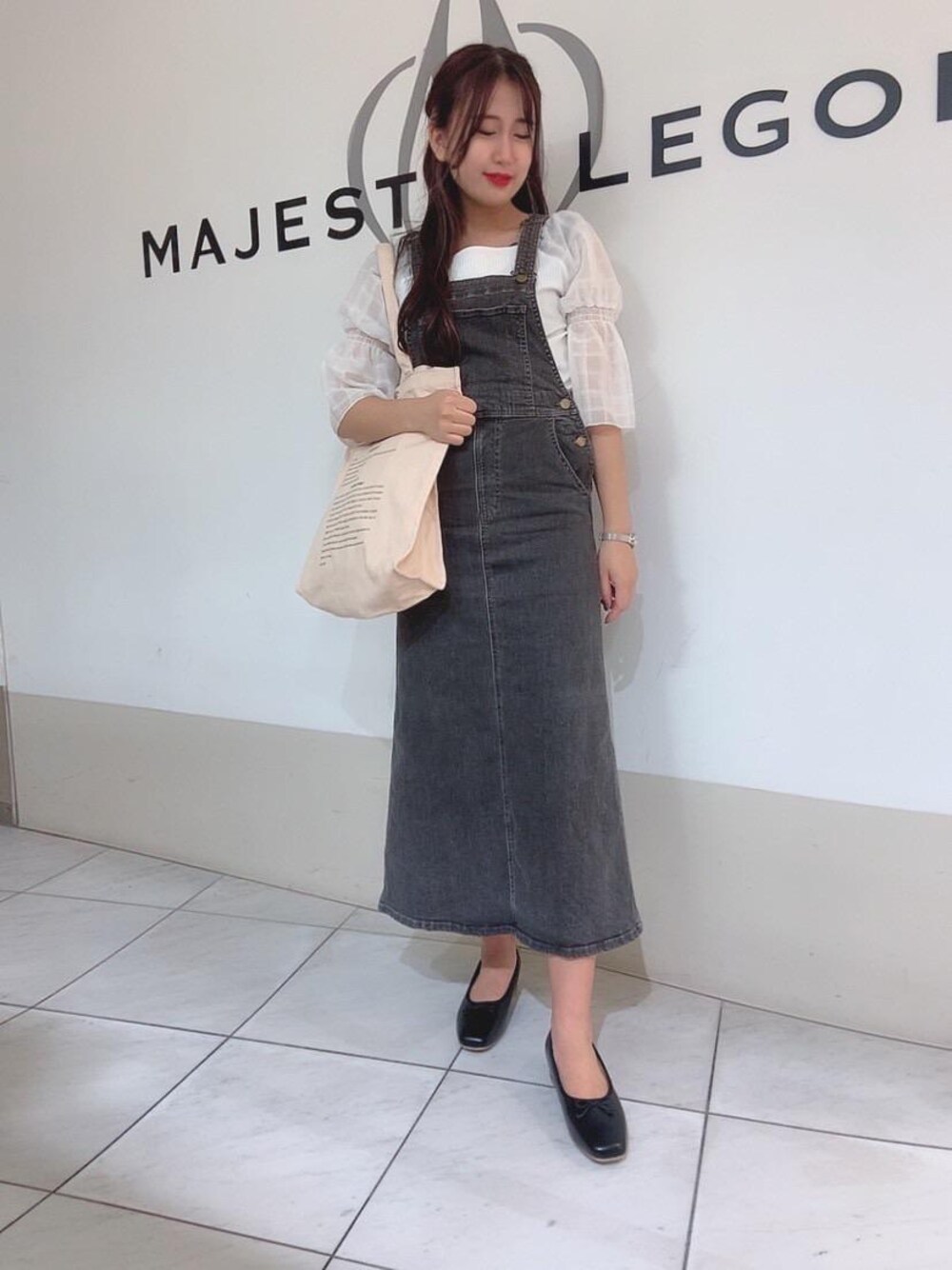 「カジュアル、ジャンスカ、バレーシューズ、MAJESTIC LEGON、低身長、マジェスティックレゴン、あざとかわいい、カワイイ、でにむ」｜「MAJESTIC LEGONのスクエアバレエシューズ（バレエシューズ、ブラック系）」を使った、マジェスティックレゴン天王寺ミオ店スタッフさん（レディース・151cm）の夏コーディネートの1枚目の写真