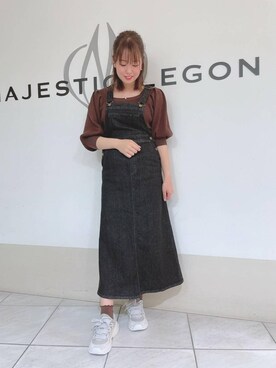 「ブラウンニット」｜「アイテム（ジャンパースカート）」を使った、マジェスティックレゴン天王寺ミオ店スタッフさん（レディース・159cm）の秋コーディネート