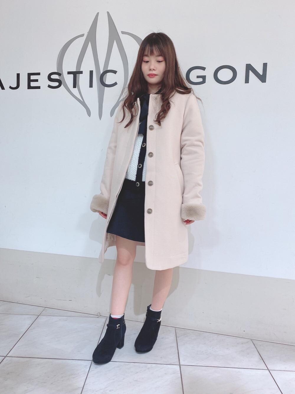 「カーディガン、コート、冬コーデ、ボウタイ、MAJESTIC LEGON、低身長、マジェスティックレゴン、ぶーつ、あうたー」｜「MAJESTIC LEGONの2wayパールブーツ（ブーツ、ブラック系）」を使った、マジェスティックレゴン天王寺ミオ店スタッフさん（レディース・145cm）の冬コーディネートの1枚目の写真