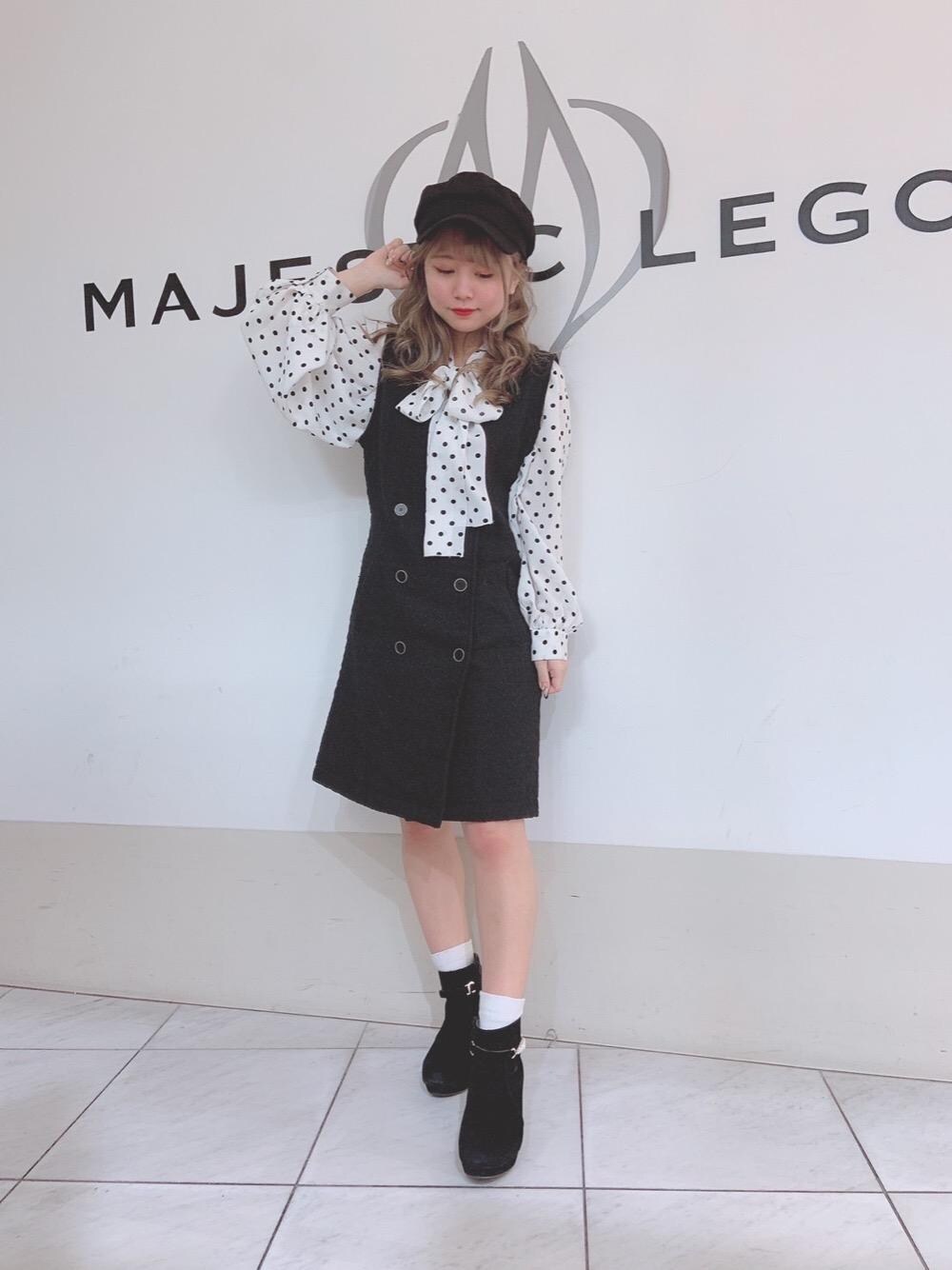 「ブラウス、ワンピース、ジャンスカ、ボウタイ、MAJESTIC LEGON、低身長、マジェスティックレゴン、春こーで、ぶーつ」｜「MAJESTIC LEGONの2wayパールブーツ（ブーツ、ブラック系）」を使った、マジェスティックレゴン天王寺ミオ店スタッフさん（レディース・145cm）の冬コーディネートの1枚目の写真