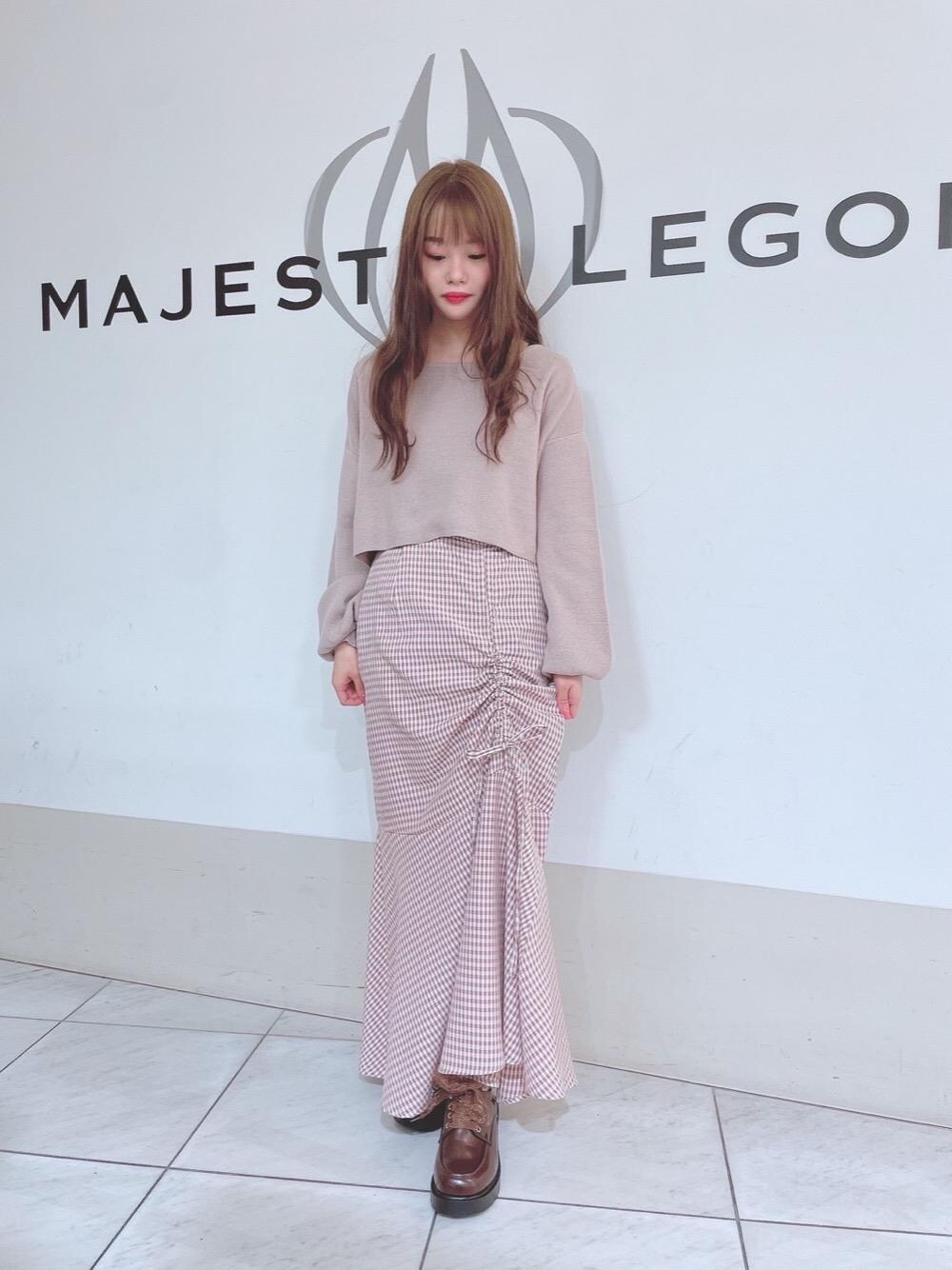 「ニット、ローファー、ロングスカート、ギンガムチェック、MAJESTIC LEGON、低身長、マジェスティックレゴン、ドロスト、あざとかわいい、着回し🎵」｜「MAJESTIC LEGONのリボンドロストマーメイドスカート（スカート、ピンク系）」を使った、マジェスティックレゴン天王寺ミオ店スタッフさん（レディース・145cm）の冬コーディネートの1枚目の写真