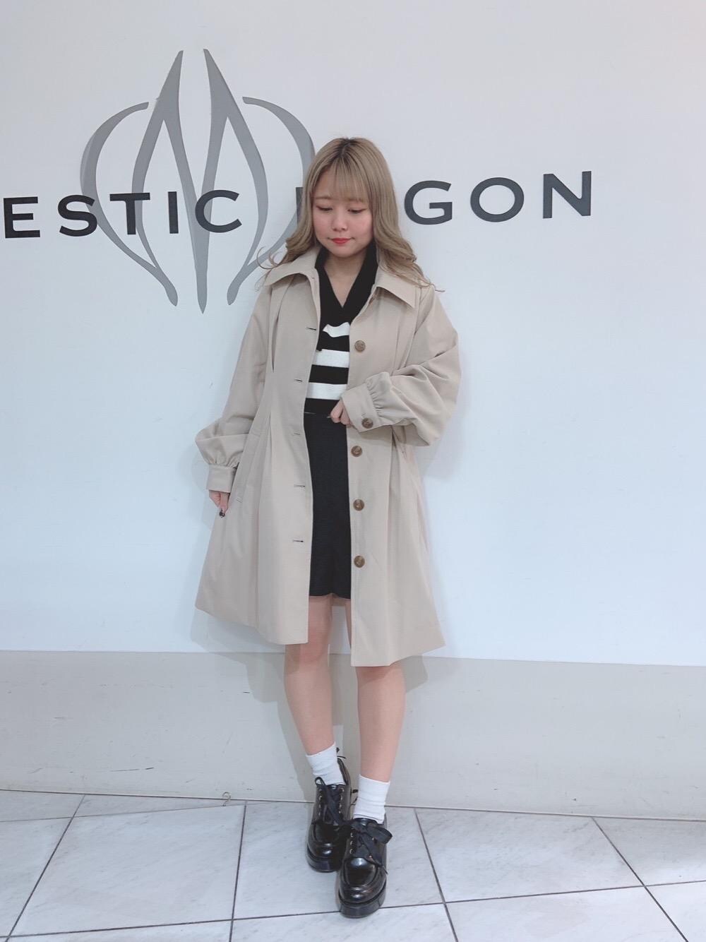 「ショートパンツ、トレンチ、マリン、MAJESTIC LEGON、マリンコーデ、低身長、マジェスティックレゴン、ぼーだー」｜「MAJESTIC LEGONのbigカラーガーリーニット（ニット/セーター、ブラック系）」を使った、マジェスティックレゴン天王寺ミオ店スタッフさん（レディース・145cm）の冬コーディネートの1枚目の写真