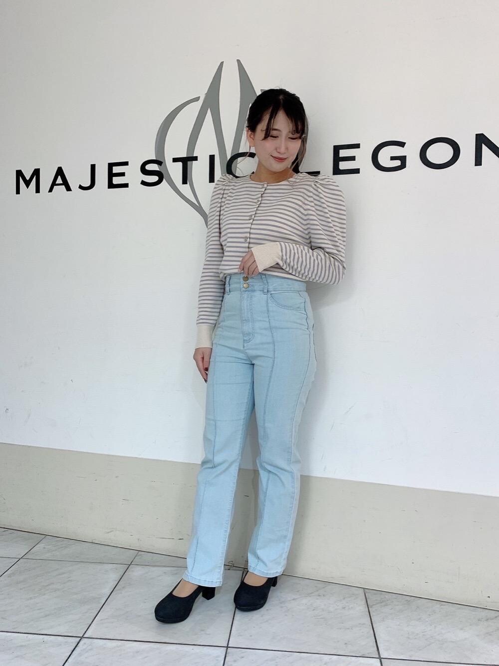 「カーディガン、パンプス、バックリボン、MAJESTIC LEGON、低身長、マジェスティックレゴン、オトナカワイイ、あざとかわいい、でにむ、ぼーだー」｜「MAJESTIC LEGONのふかふかリボンsetパンプス（パンプス、ブラック系）」を使った、マジェスティックレゴン天王寺ミオ店スタッフさん（レディース・151cm）の春コーディネートの1枚目の写真