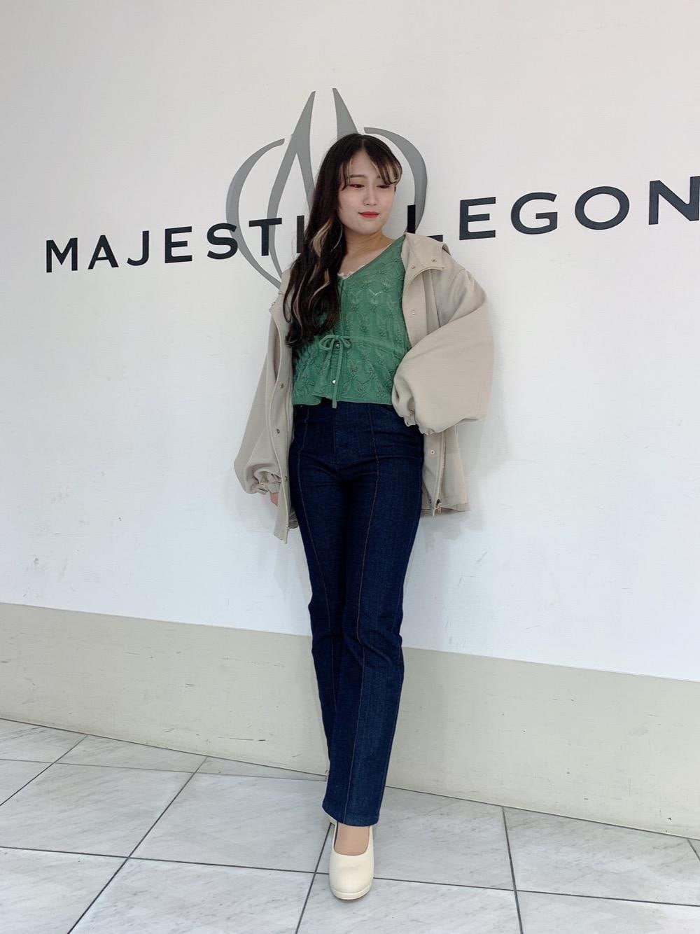 「ブルゾン、カーディガン、パンプス、インナー、MAJESTIC LEGON、低身長、マジェスティックレゴン、でにむ、ぱんつ、あうたー」｜「MAJESTIC LEGONのふかふかリボンsetパンプス（パンプス、ホワイト系）」を使った、マジェスティックレゴン天王寺ミオ店スタッフさん（レディース・151cm）の春コーディネートの1枚目の写真