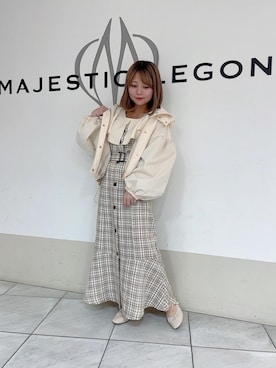 「MAJESTIC LEGON（マジェスティックレゴン）のアイテム（ジャンパースカート）」を使った、マジェスティックレゴン天王寺ミオ店スタッフさん（レディース・145cm）の春コーディネート