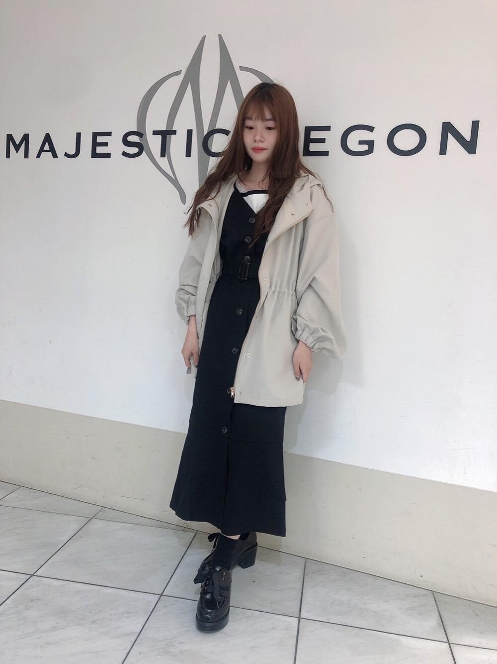 「ジャンスカ、フェミニン、春アウター、MAJESTIC LEGON、モノトーンコーデ、低身長、マジェスティックレゴン、あざとかわいい、春こーで」｜「MAJESTIC LEGONのウエストきゅっとブルゾン（ブルゾン、グレー系）」を使った、マジェスティックレゴン天王寺ミオ店スタッフさん（レディース・145cm）の春コーディネートの1枚目の写真
