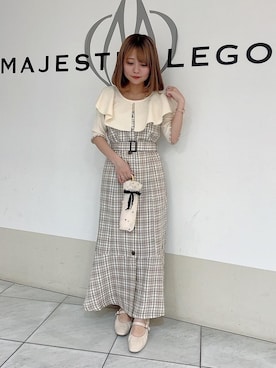 「MAJESTIC LEGON（マジェスティックレゴン）のアイテム（ジャンパースカート）」を使った、マジェスティックレゴン天王寺ミオ店スタッフさん（レディース・145cm）の春コーディネート