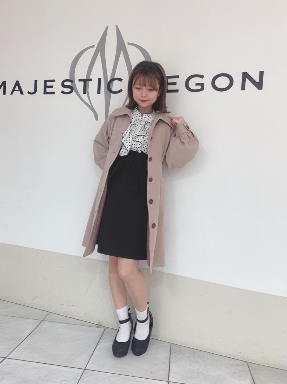 「デート、ガーリー、フェミニン、MAJESTIC LEGON、低身長、マジェスティックレゴン、オトナカワイイ、骨格ウェーブ、あざとかわいい、カワイイ」｜「MAJESTIC LEGONのふかふかリボンsetパンプス（パンプス、ブラック系）」を使った、マジェスティックレゴン天王寺ミオ店スタッフさん（レディース・145cm）の春コーディネートの1枚目の写真