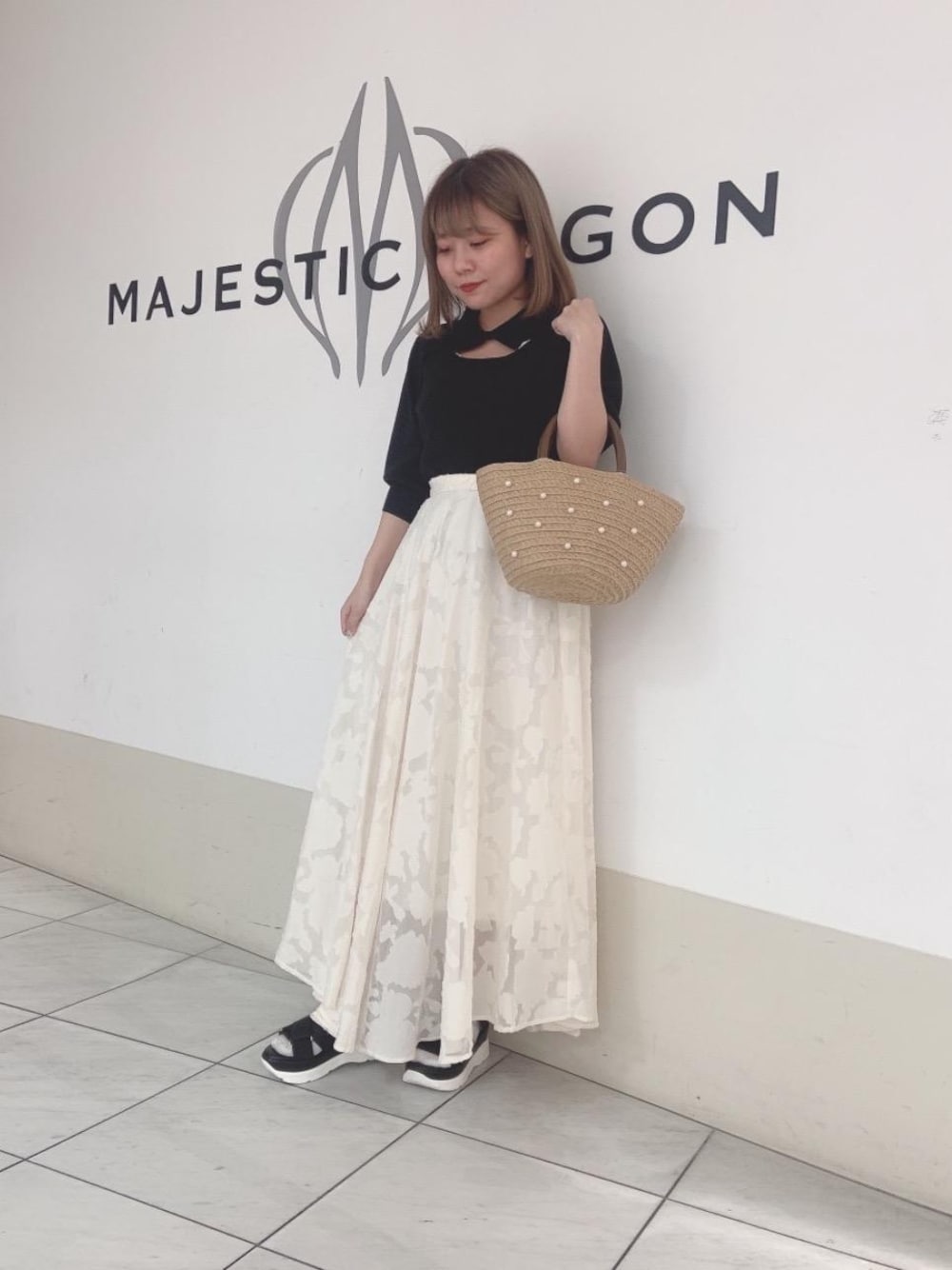 「ガーリー、フェミニン、MAJESTIC LEGON、低身長、マジェスティックレゴン、モテ、オトナカワイイ、骨格ウェーブ、あざとかわいい、カワイイ」｜「MAJESTIC LEGONのレースクロスタンク（タンクトップ、ホワイト系）」を使った、マジェスティックレゴン天王寺ミオ店スタッフさん（レディース・145cm）の春コーディネートの1枚目の写真