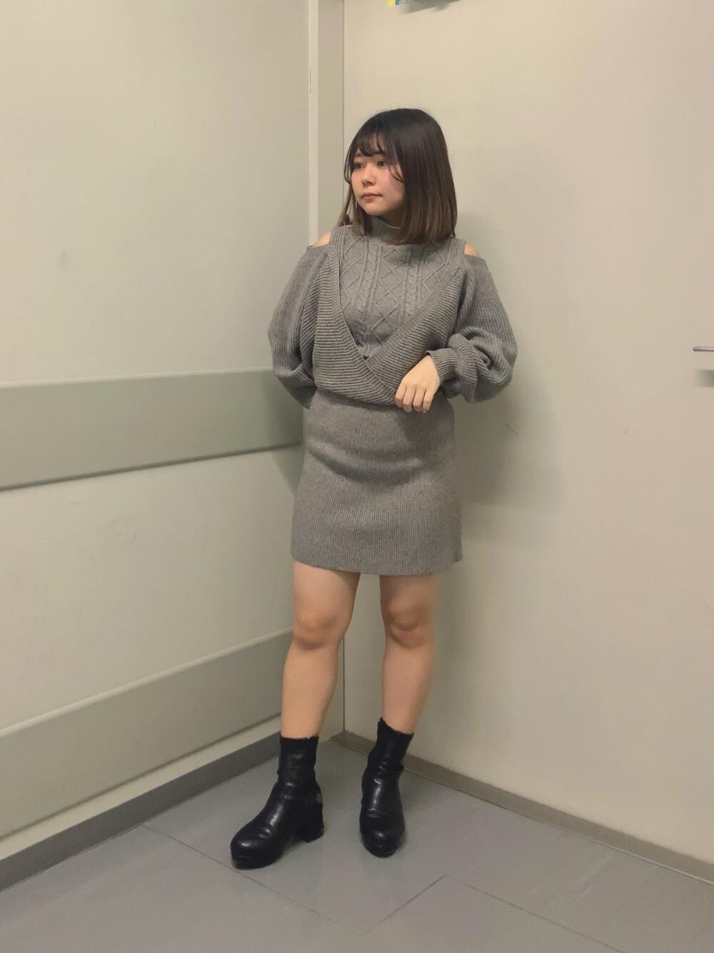 「フェミニン、MAJESTIC LEGON、低身長、マジェスティックレゴン、大人ファッション、骨格ウェーブ、骨格ストレート、イエべ秋、イエべ春、かジュアル」｜「MAJESTIC LEGONの【WEB限定XLサイズあり】フカフカヒールストレッチブーツ（ブーツ、ブラック系）」を使った、マジェスティックレゴン天王寺ミオ店スタッフさん（レディース・145cm）の秋コーディネートの1枚目の写真