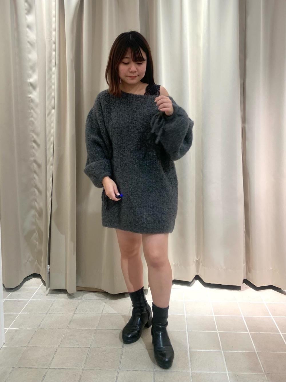 「フェミニン、MAJESTIC LEGON、低身長、マジェスティックレゴン、大人ファッション、骨格ウェーブ、骨格ストレート、イエべ秋、イエべ春、かジュアル」｜「MAJESTIC LEGONのカップ付きレースインナー（タンクトップ、ブラック系）」を使った、マジェスティックレゴン天王寺ミオ店スタッフさん（レディース・145cm）の秋コーディネートの1枚目の写真