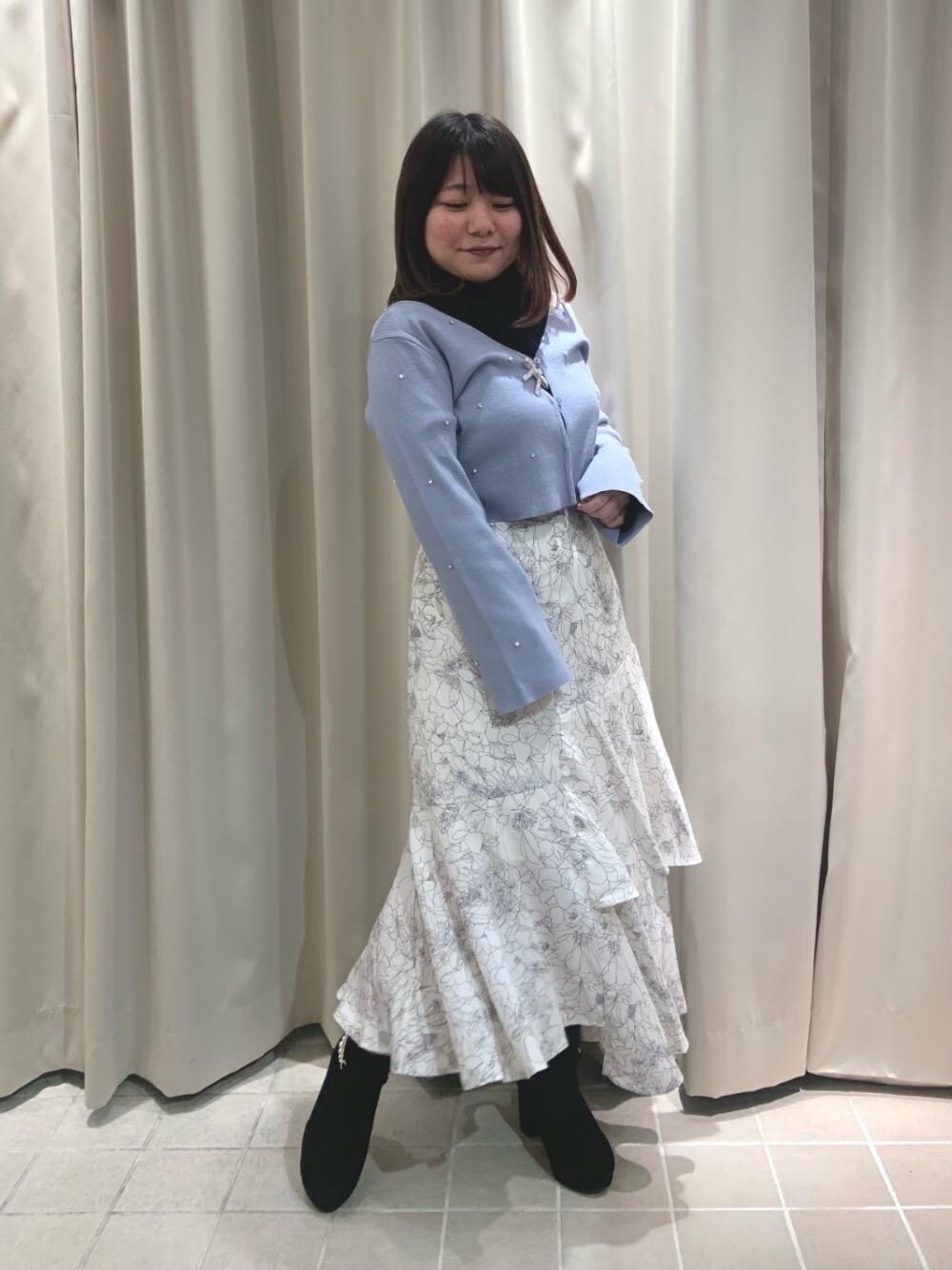 「フェミニン、MAJESTIC LEGON、低身長、マジェスティックレゴン、ニュアンスカラー、骨格ウェーブ、骨格ストレート、からーこーで、イエべ秋、イエべ春」｜「MAJESTIC LEGONの2wayパールブーツ（ブーツ、ブラック系）」を使った、マジェスティックレゴン天王寺ミオ店スタッフさん（レディース・145cm）の冬コーディネートの1枚目の写真