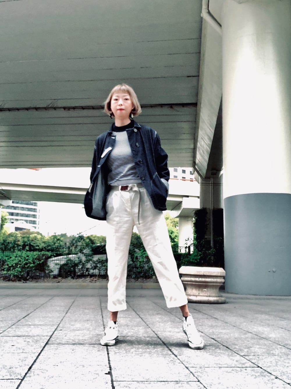 「BEAMS BOYのBEAMS BOY / チノ ペグトップ パンツ（チノパンツ、ホワイト系）」を使った、Haze大脚怪さん（レディース・174cm）の春コーディネートの1枚目の写真