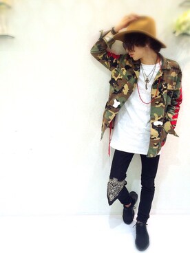 「OFF-WHITE」｜「アイテム（ミリタリージャケット）」を使った、酒井晟史さん（メンズ・169cm）の春コーディネート