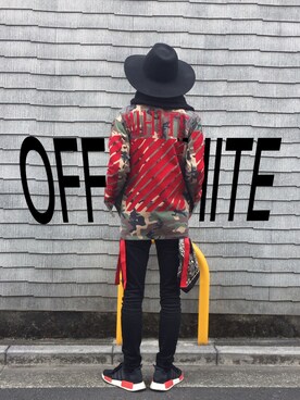 「OFF-WHITE」｜「アイテム（ミリタリージャケット）」を使った、酒井晟史さん（メンズ・169cm）の春コーディネート