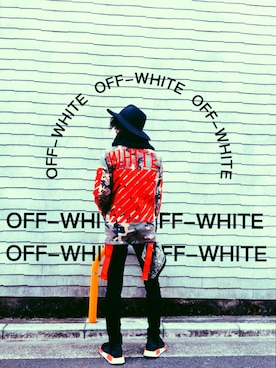 「OFF-WHITE」｜「アイテム（ミリタリージャケット）」を使った、酒井晟史さん（メンズ・169cm）の春コーディネート