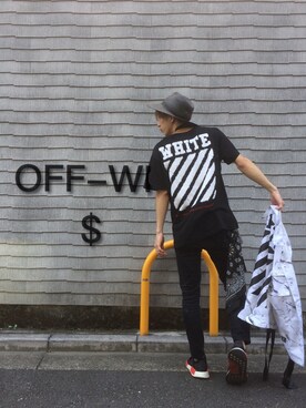 「OFF-WHITE」｜「アイテム（ミリタリージャケット）」を使った、酒井晟史さん（メンズ・169cm）の秋コーディネート