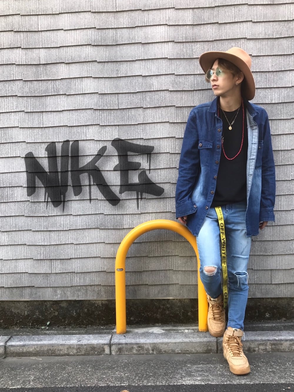 OFF WHITE 『DIAG SPRAY』デニムシャツを使った人気ファッション