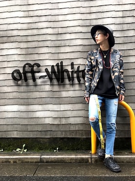 「OFF-WHITE」｜「アイテム（ライダースジャケット）」を使った、酒井晟史さん（メンズ・169cm）の秋コーディネート