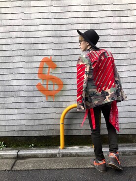 「OFF-WHITE」｜「アイテム（ミリタリージャケット）」を使った、酒井晟史さん（メンズ・169cm）の秋コーディネート